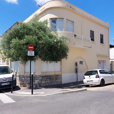 Ferienwohnung A 10Mn Des Arenes F2 Au Calme Avec Garage Gratuit Nîmes Exterior foto